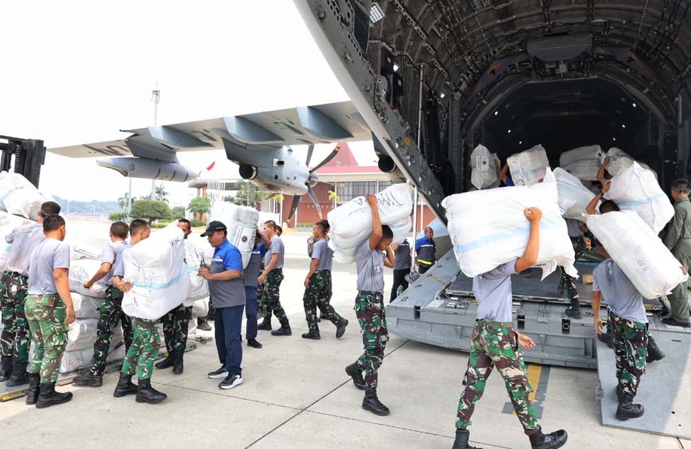 Gempa NTT: Menhan Bawa 20 Ton Bantuan dan Minta TNI Maksimalkan Penanganan